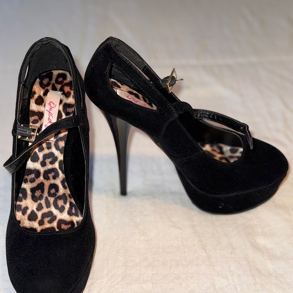 Qupid Black Closed Toe Mary Jane Platform Pump | Size 6.5 | Like New